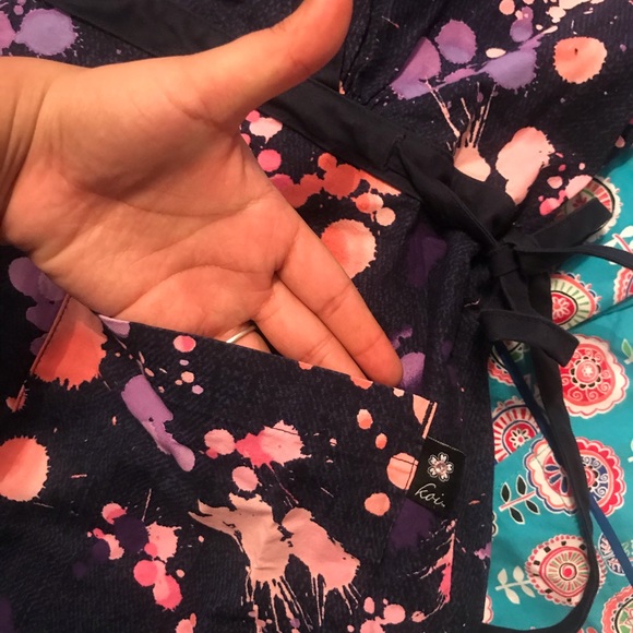 Colorful scrub top - Picture 3 of 4